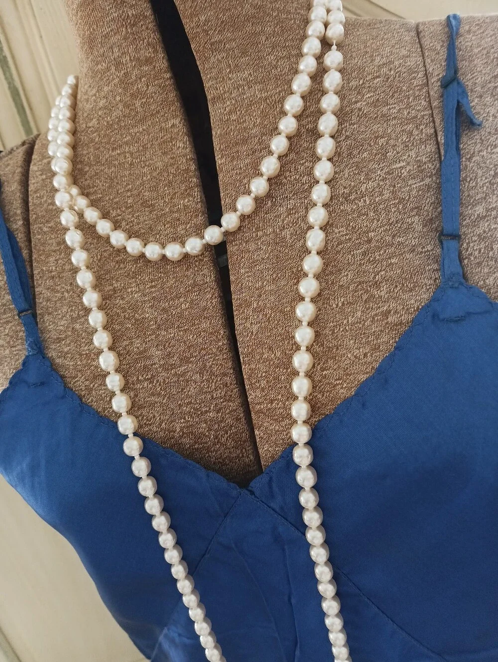 EXQUISITE ROYAL BLUE VINTAGE RAYON SLIP/ DRESS WITH CRYSTAL PLEATS. UNWORN! - Picture 6 of 17